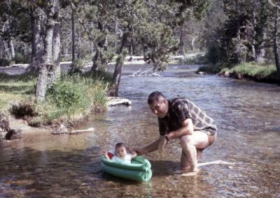 1968: Mon fils Albert se balançant sur la rivière Têt