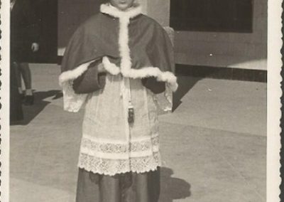 1954: The altar boy ... of solemn mass
